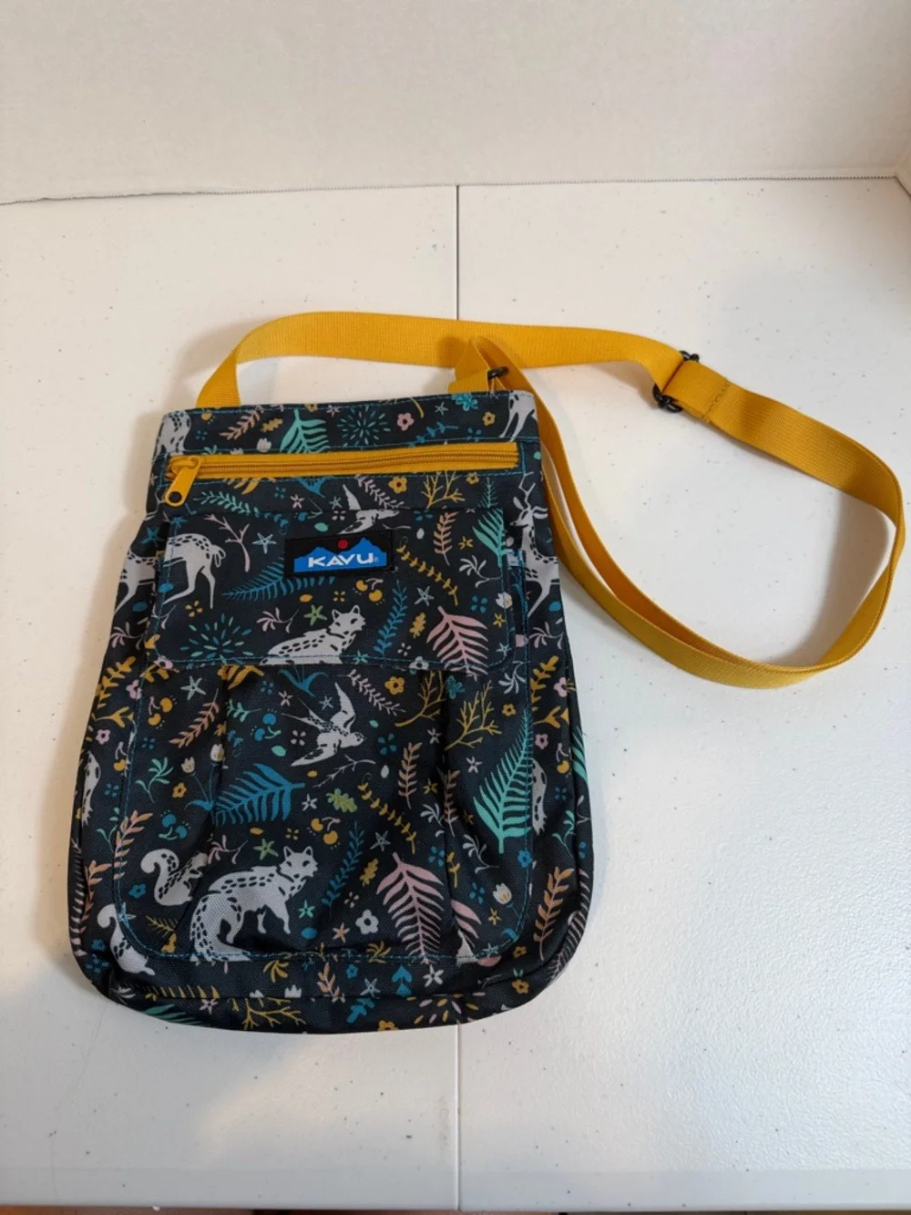 KAVU Keeper Crossbody Bag - Picture 1 of 9